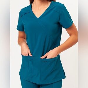 Dickies scrub top. Size Small